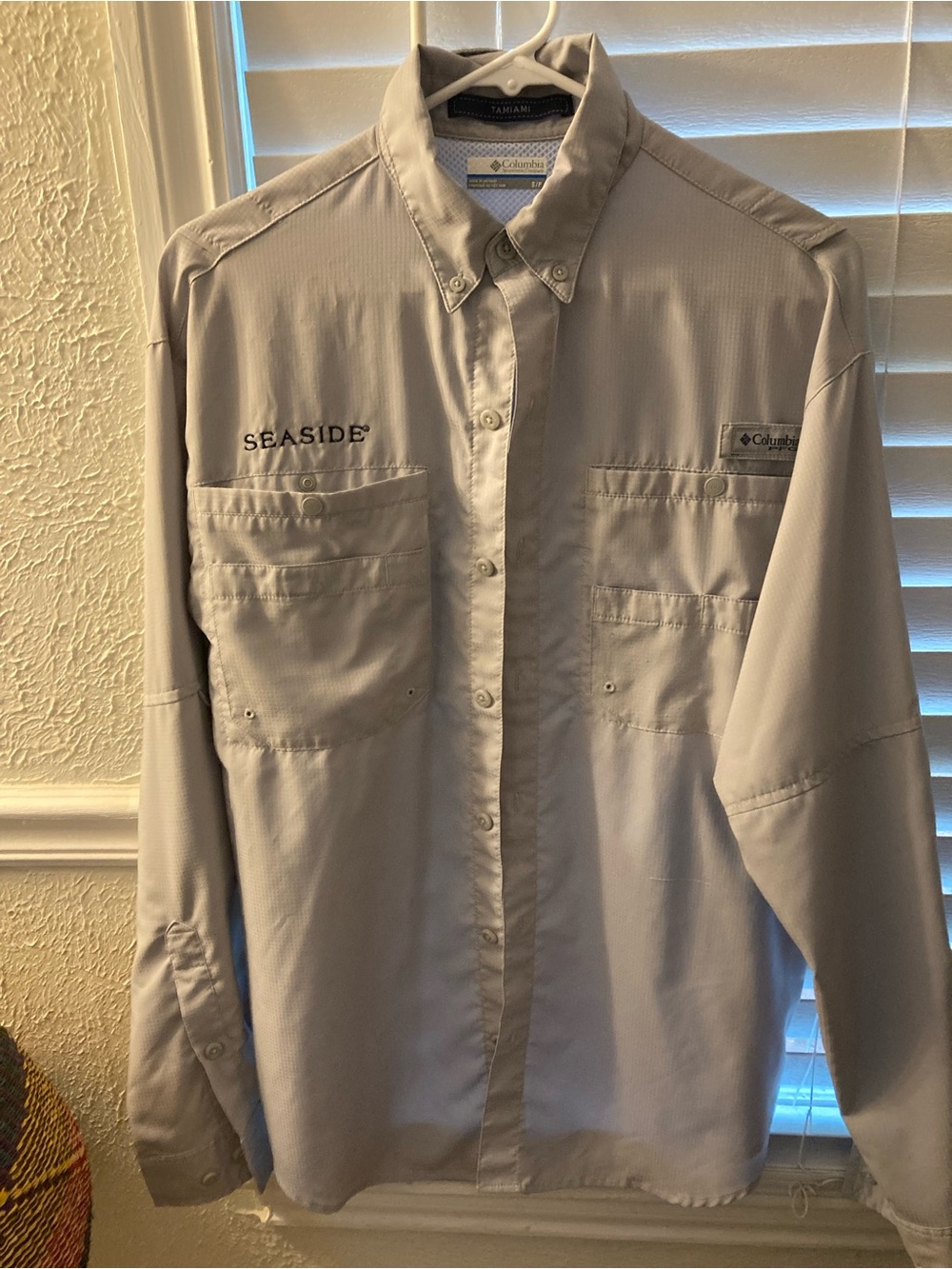 Columbia Seaside Women’s Long-Sleeve Button-Down Shirt - Light Gray